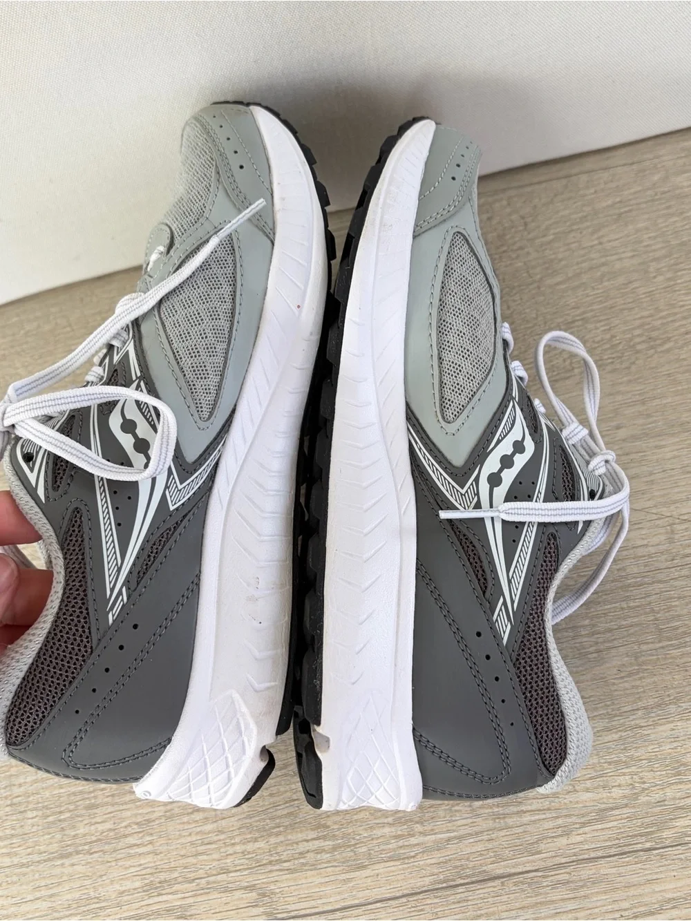 Saucony Cohesion 13 Running Shoes Sneakers Womens 7.5 Wide Gray White Athletic